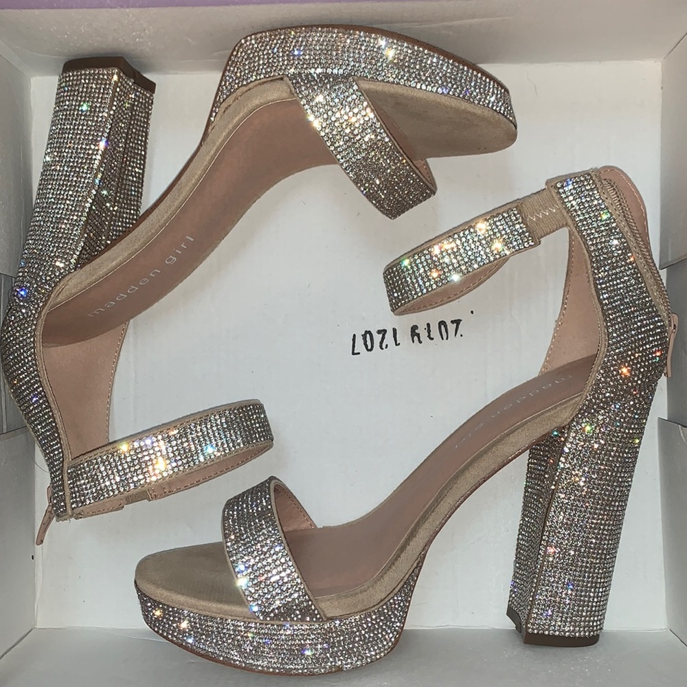 Sold on Curtsy!